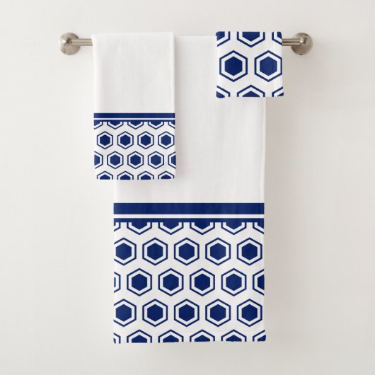 Navy Blue en White Hexagonal Pattern Bad Handdoek (Insitu)