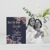 Navy Blue et Rose Gold Floral Save the Date (Debout devant)