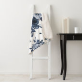 Navy Blue Flowers op White Sherpa Deken (In situ)