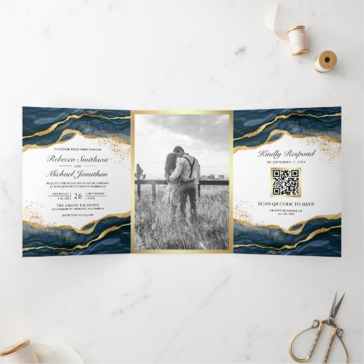 Navy Blue Gold Abstract Ink QR Code Weddenschap Drieluik Uitnodiging (Binnen)
