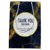 Navy Blue & Gold Marble Modern Birthday Dank je Medium Cadeauzakje (Achterkant)