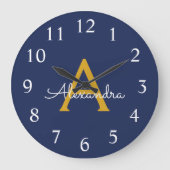 Navy Blue Gold Modern Script Girly Monogram Naam Grote Klok (Voorkant)