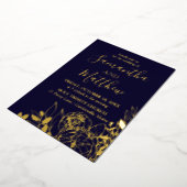 Navy Blue & Gold Peony Modern Floral Wedding Folie Uitnodiging (Gedraaid)
