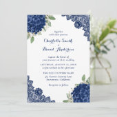 Navy Blue Hydrangea Floral Lace Wedding Kaart (Staand voorkant)