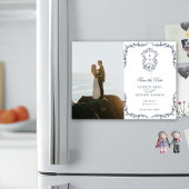 Navy Blue Monogram Crest Sla de datum op Magnetische Uitnodiging