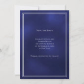 Navy blue monogram wreath wedding save the date (Achterkant)