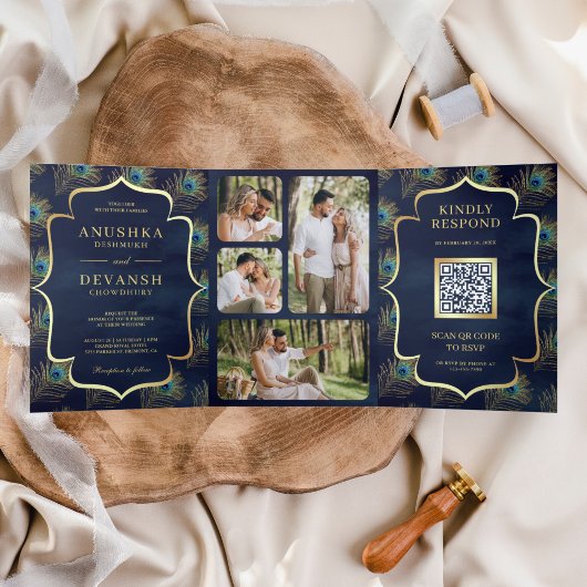 Navy Blue Peacock Feathers QR Code Bruiloft Drieluik Uitnodiging
