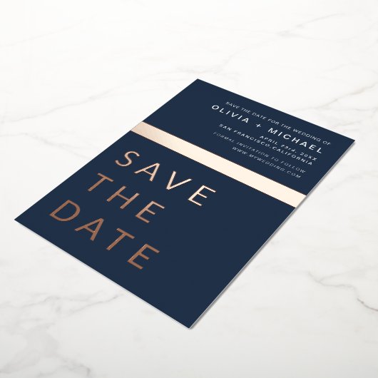 Navy Blue Roos Gold Save the Date Elegant Folie Uitnodiging (Gedraaid)