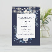 Navy Blue Rustic String Lights Bloemen Huwelijk Save The Date (Staand voorkant)