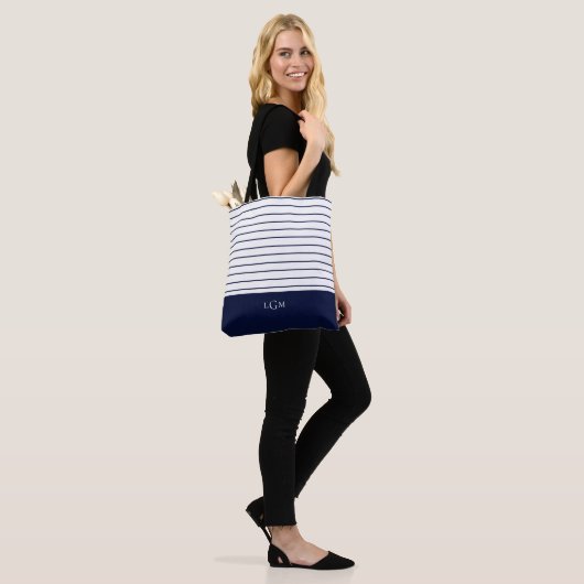 Navy Blue Stripe Pattern Monogram Draagtas (Op model)