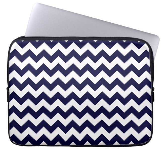 Navy Blue White Chevron Zig-Zag Pattern Laptop Sleeve (Voorkant)