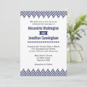 Navy Blue White Herringbone Wedding Invitation Kaart (Staand voorkant)
