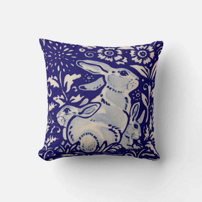 Navy Blue White Rabbit Moeder & Babies Chinoiserie Kussen (Voorkant)