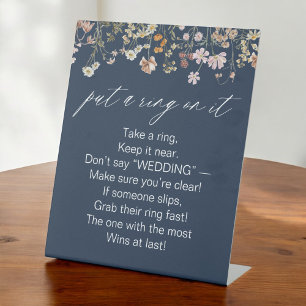 Navy Blue Zet een Ring op het Vrijgezellenfeest Ga Reclamebord Met Voetstuk