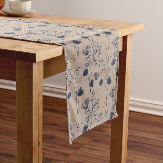 Navy Botanical Wildflower Table Runner Korte Tafelloper (Voorbeeld)