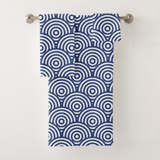 Navy Concentric Circle Patroon Bad Handdoek (Insitu)