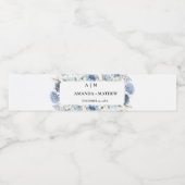 Navy Dusty Blue Floral Spring Bloom Bruiloft Waterfles Etiket (Enkel label)