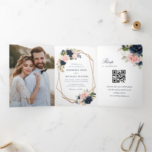 Navy en blush waterverf bloemenbruiloft drieluik aankondiging (Binnen)