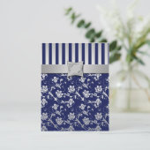Navy en Zilveren Bloem Rank RSVP Kaart (Staand voorkant)