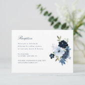 Navy & lichtblauwe bloemen bruiloft receptie kaart (Staand voorkant)