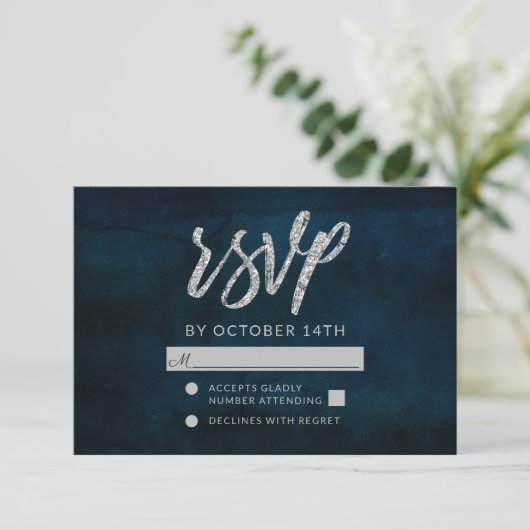 Navy Lustre Donkerblauw Zilver Bruiloft RSVP React (Staand voorkant)