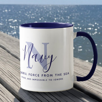 Navy naam betekenis en monogram blauwe tekst mok