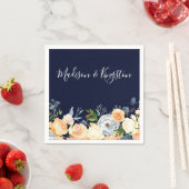 Navy & Peach Flowers Modern Floral Wedding Servetten (Insitu)
