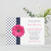 Navy Polka Dot Pink Daisy Wedding Uitnodiging (Staand voorkant)