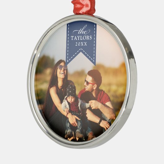 Navy Ribbon | Persoonlijke naam en jaarlijkse foto Metalen Ornament (Links)