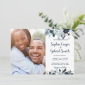 Navy White Floral Photo Wedding Invitations Kaart (Staand voorkant)