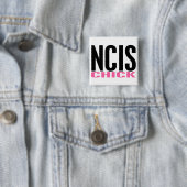 NCIS 2 VIERKANTE BUTTON 5,1 CM (In situ)