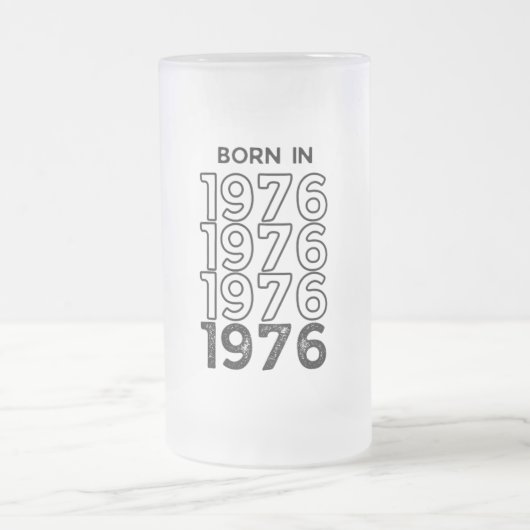 Né en 1976 Frosted Mug (Centre)