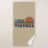 Né en 1982 cadeau d'anniversaire vintage (Serviette de bain)