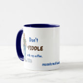 Ne joue pas avec mon café. Mug (Devant gauche)