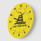 Ne pas filer sur moi (drapeau de Gadsden) Horloge  (Angle)