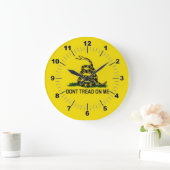 Ne pas filer sur moi (drapeau de Gadsden) Horloge  (Maison)