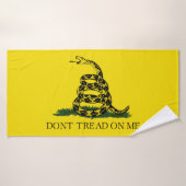 Ne pas taper sur le drapeau de Me Gadsden (Serviette de bain)