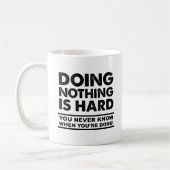 Ne Rien Faire est un Mug Drôle Difficile (Gauche)