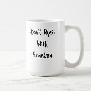 Ne salissez pas avec la tasse de grand-maman