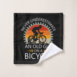 Ne Sous-Estimez Jamais Un Vieux Type Sur Un Vélo