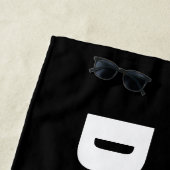 Ne touchez pas à la serviette de plage blanche (En situation)
