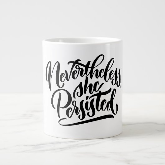 Néanmoins, Elle A Persisté La Mug Lettrée À La Mai (Devant)