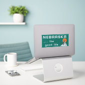 Nebraska. Ja. .het goede leven - NE sticker - NE s (Laptop op bureau)