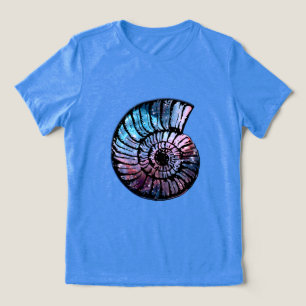 Nebula met sterren in een Nautilus Shell Tri-Blend Shirt