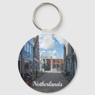 Nederlands dorp met traditionele houten brug sleutelhanger
