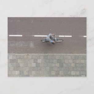 Nederlandse fietser op straat vanaf de fotokaart briefkaart