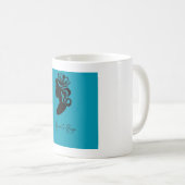 Née pour régner – Mug d'autonomisation avec femme (Devant droit)