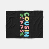 Neef Saurus Kinder Dinosaurus Verjaardagsfeest Fam Fleece Deken (Voorkant (Horizontaal))