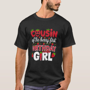 Neef van het bessenmeisje dat voor de eerste keer t-shirt