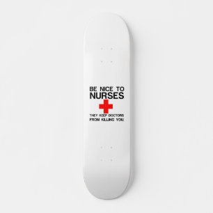 NEEM DE NEUS OM DE DOKERS TE HOUDEN SKATEBOARD